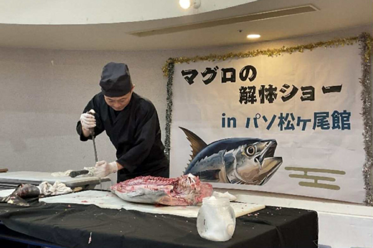 マグロ解体ショーの様子7