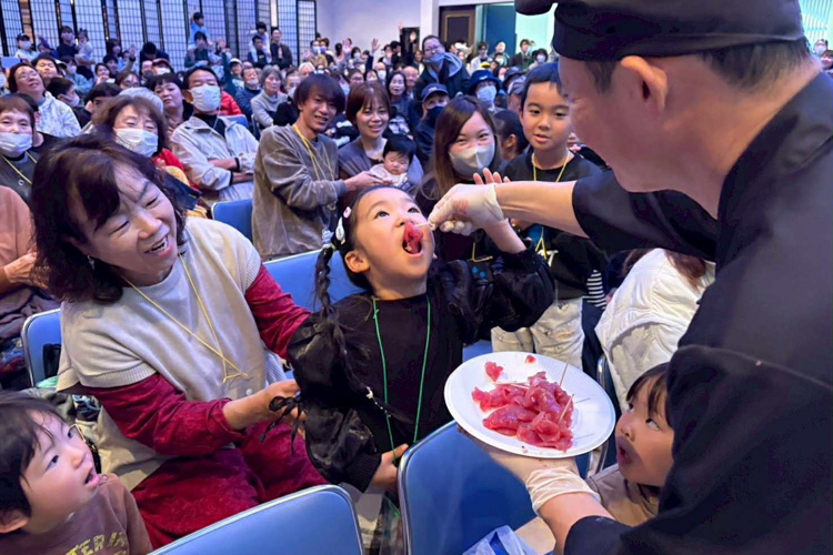 マグロ解体ショーの様子9